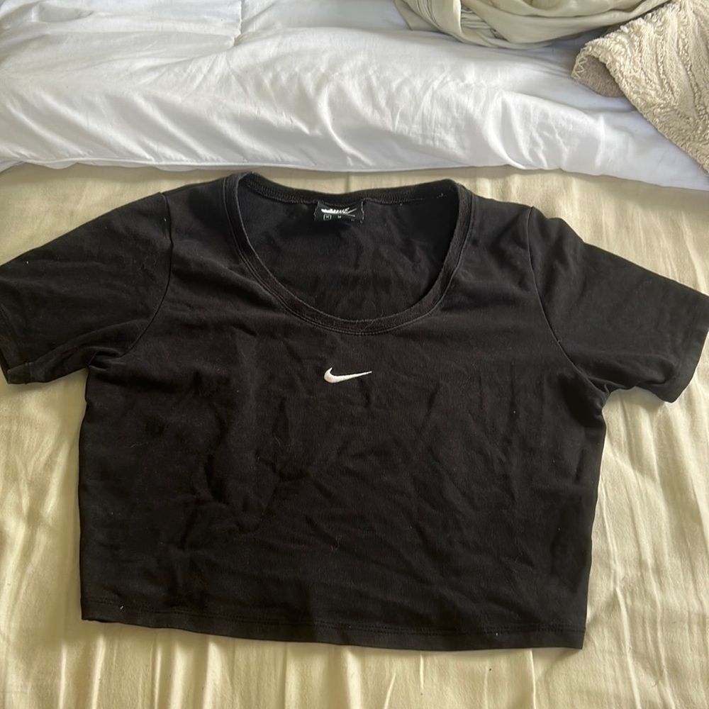 Nike cropped workout top